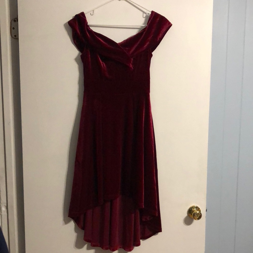 Medium, burgundy velvet